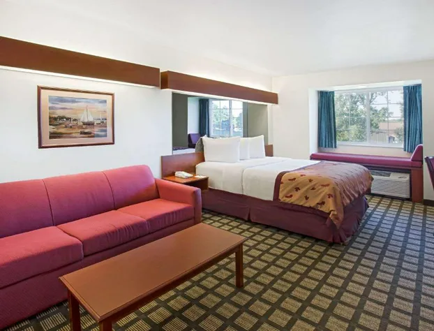 Microtel Inn & Suites by Wyndham Holland hotel detail image 3