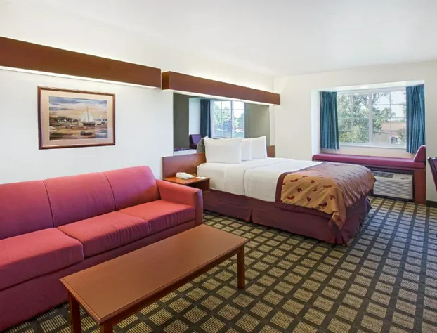 Microtel Inn & Suites by Wyndham Holland hotel detail image 3