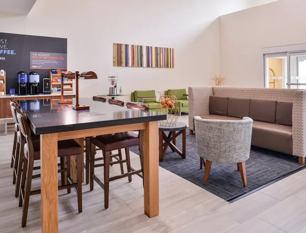 Holiday Inn Express Tampa N I-75 - University Area by IHG hotel detail image 4