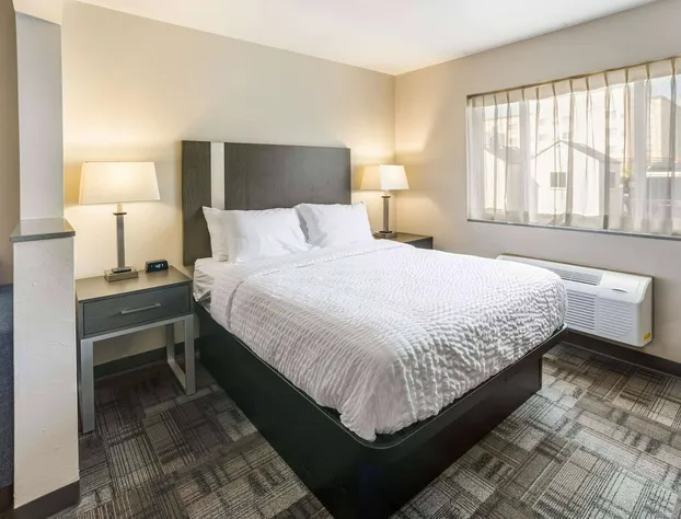 AmericInn by Wyndham Green Bay Near Stadium hotel detail image 3