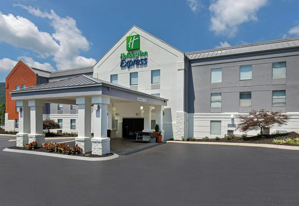 Holiday Inn Express & Suites Kimball by IHG hotel hero