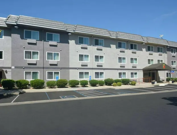 Super 8 by Wyndham Chico hotel detail image 2