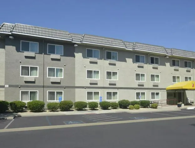 Super 8 by Wyndham Chico hotel detail image 3