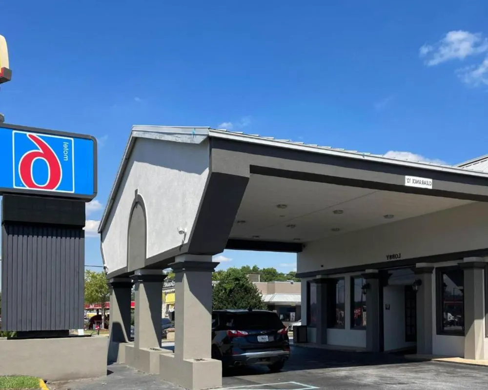 Motel 6 Opelika AL hotel hero