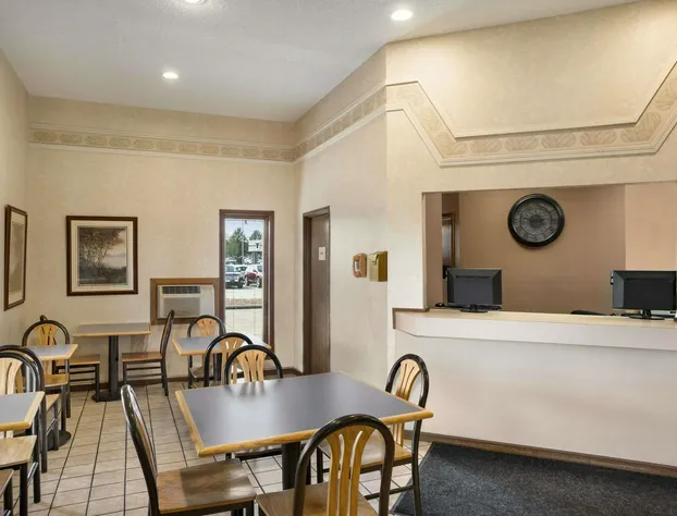 Super 8 by Wyndham Carbondale hotel detail image 2