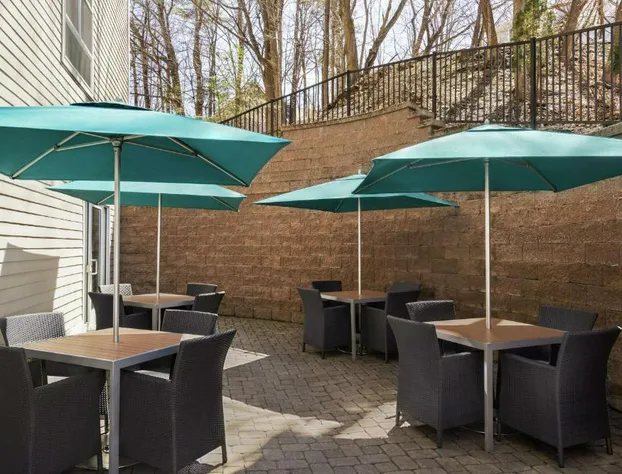 Hampton Inn & Suites Exeter hotel detail image 2