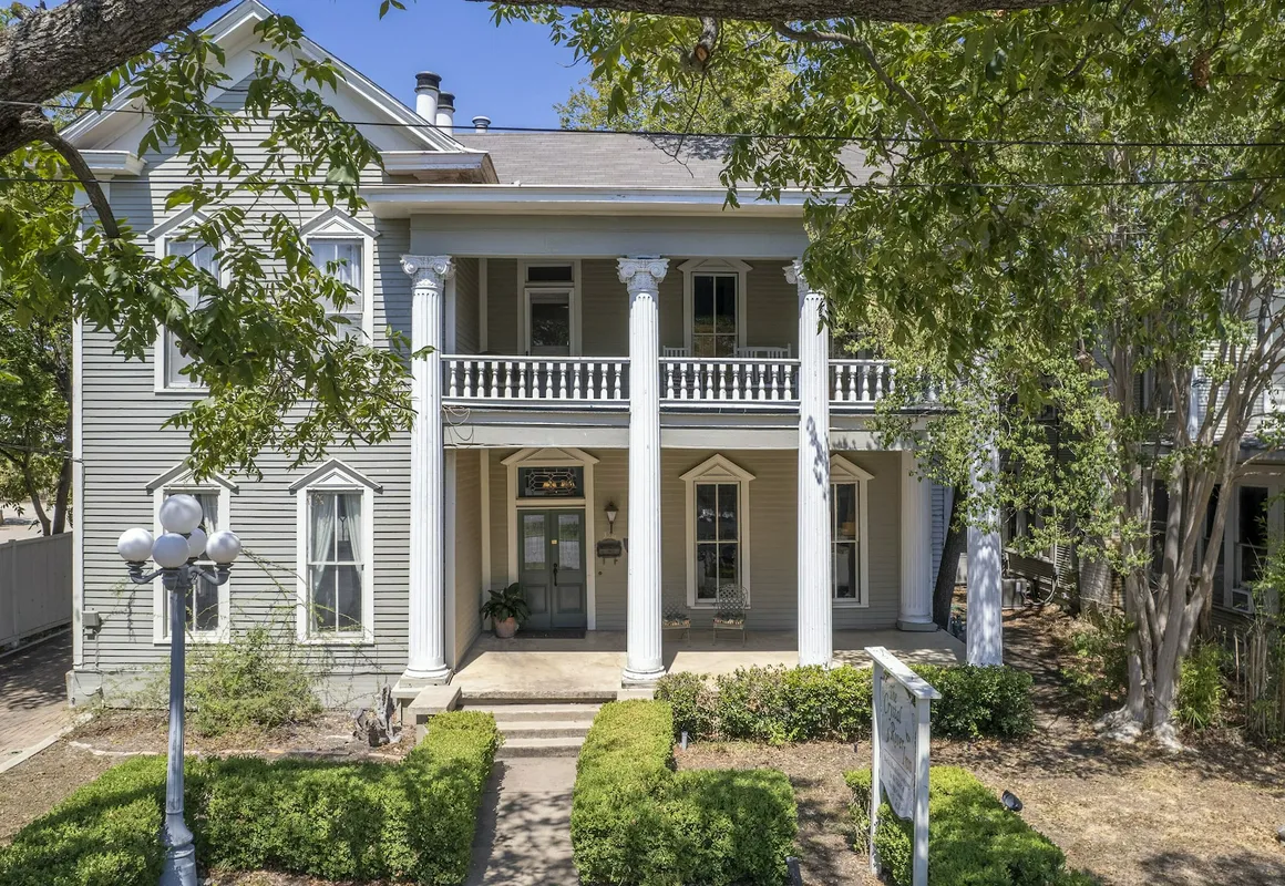 The Crystal River Inn hotel hero