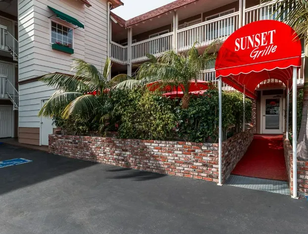 Ramada by Wyndham Costa Mesa/Newport Beach hotel detail image 3