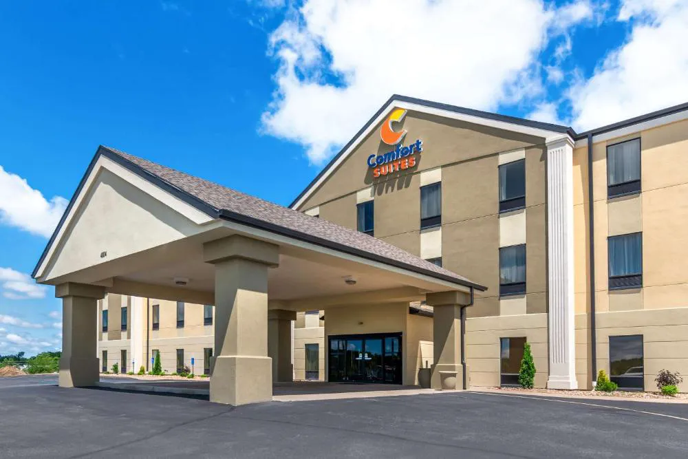 Comfort Suites Jefferson City hotel hero