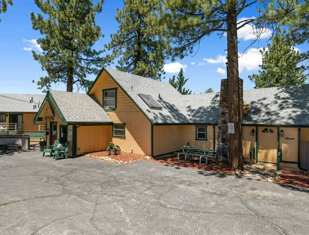 Big Bear Lakefront Lodge hotel detail image 3