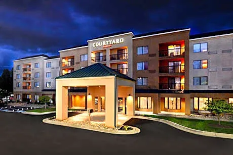 Courtyard by Marriott Beckley hotel hero