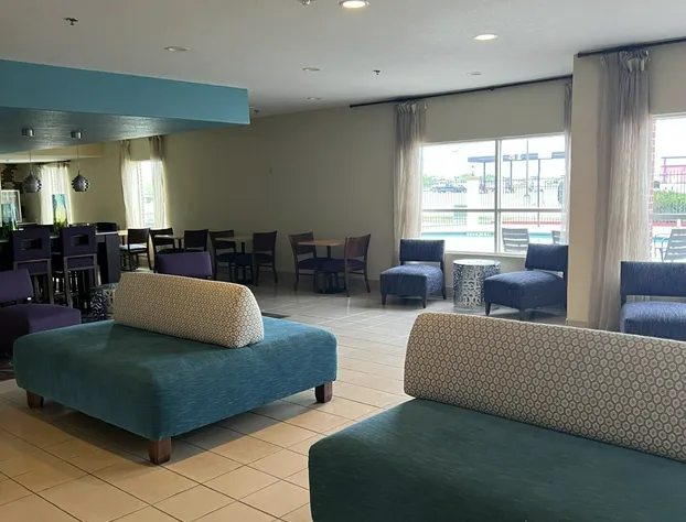 La Quinta Inn & Suites by Wyndham Mathis hotel detail image 3