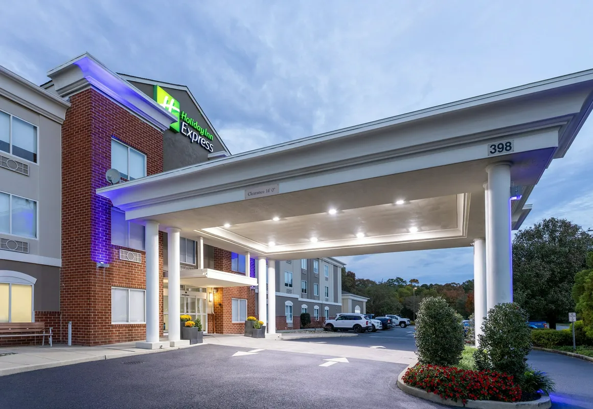 Holiday Inn Express and Suites Vineland Millville by IHG hotel hero