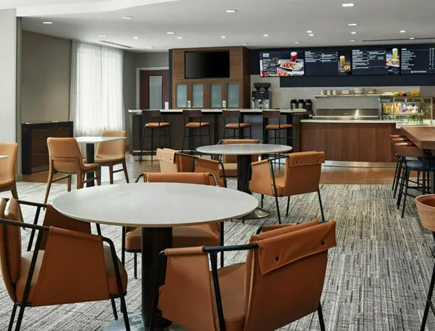 Courtyard by Marriott Hamilton hotel detail image 4