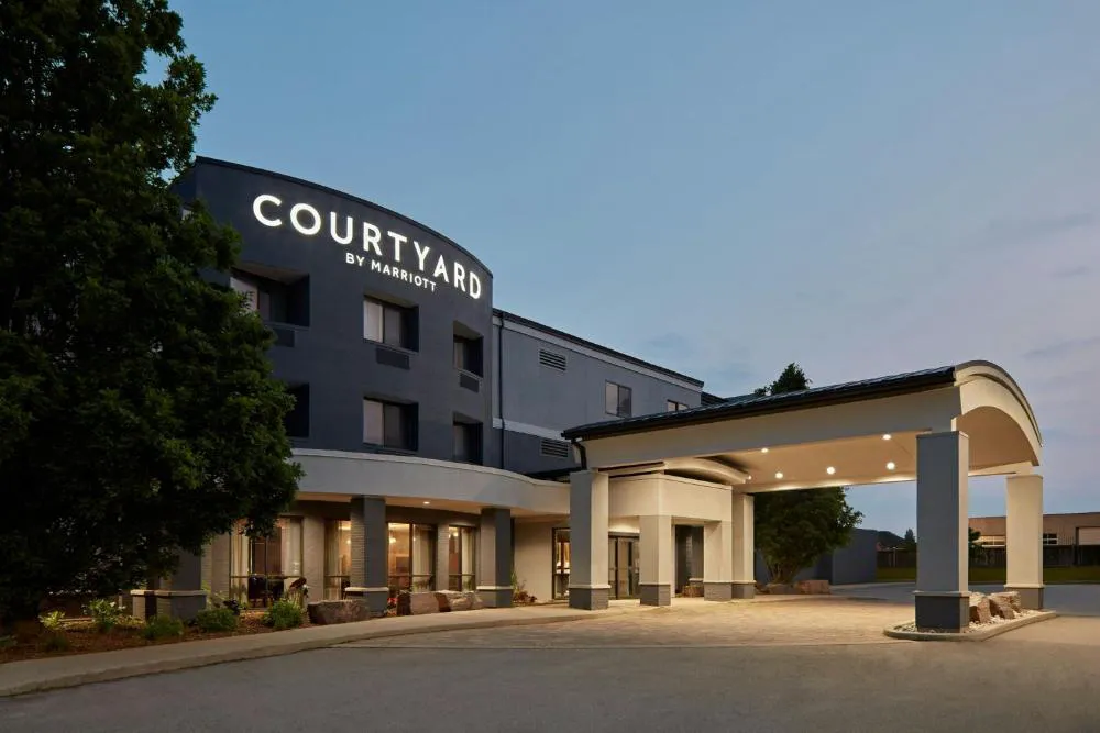 Courtyard by Marriott Hamilton hotel hero