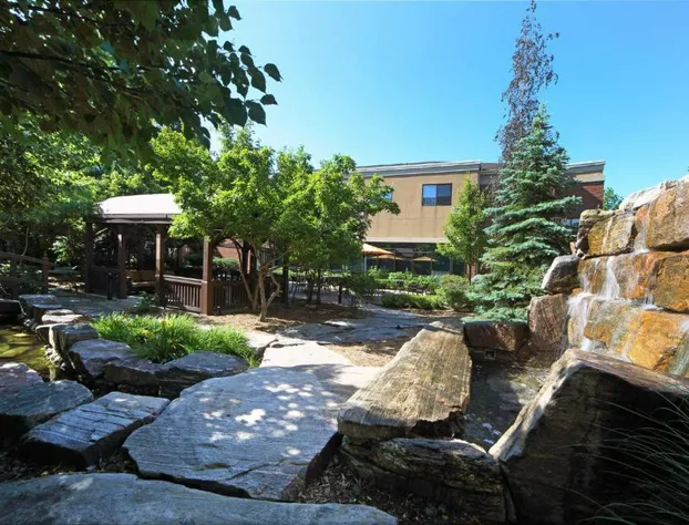 Courtyard by Marriott Hamilton hotel detail image 1