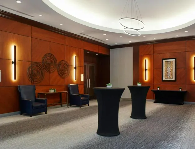 Courtyard by Marriott Hamilton hotel detail image 3