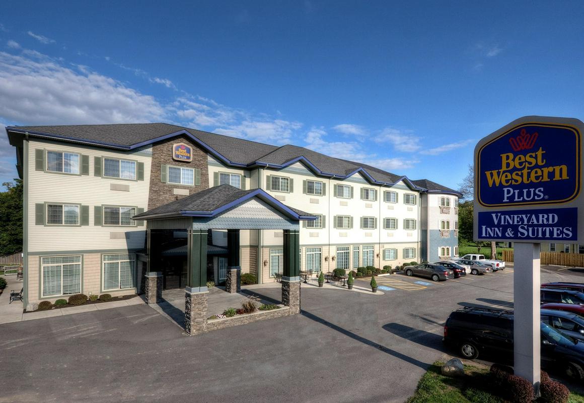 Best Western Plus Vineyard Inn & Suites hotel hero