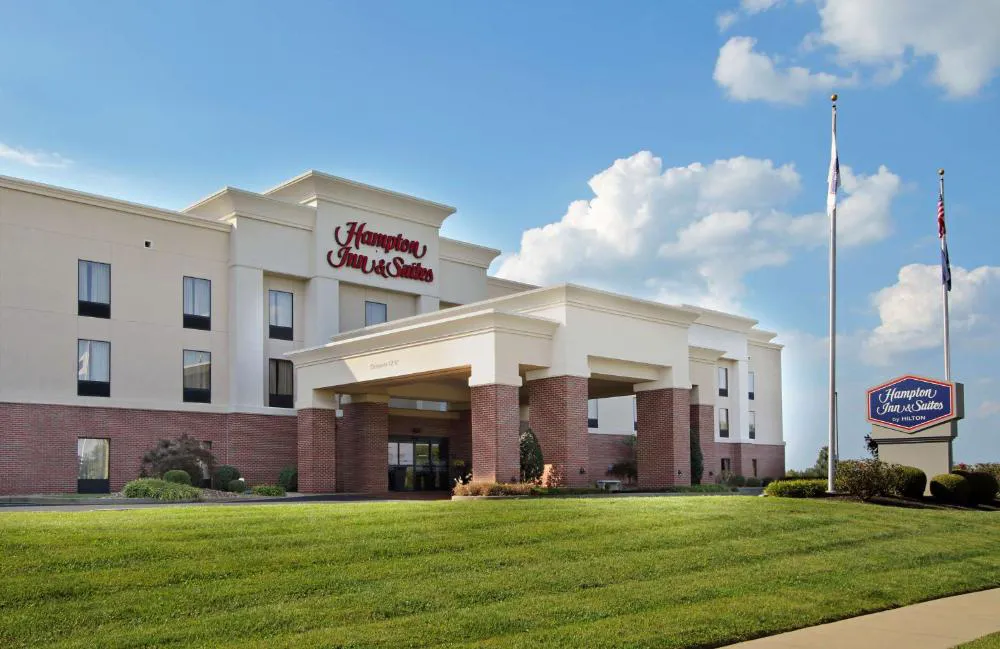 Hampton Inn & Suites Madisonville hotel hero
