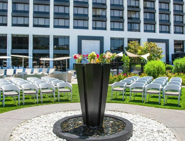 Beverly Hills Marriott hotel detail image 3