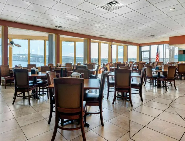 Quality Inn & Suites Palatka Riverfront hotel detail image 1