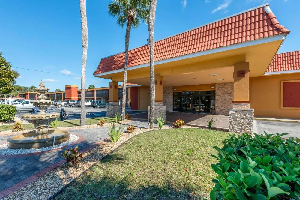 Quality Inn & Suites Palatka Riverfront hotel hero