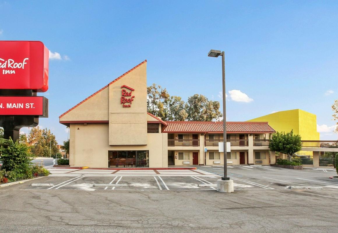 Red Roof Inn Santa Ana hotel hero