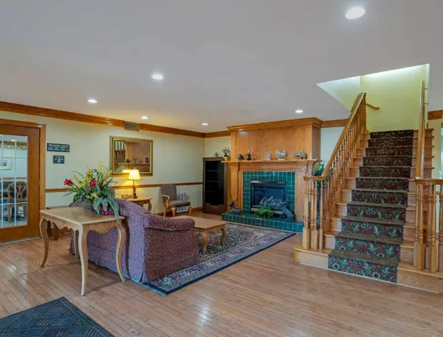 Econo Lodge & Suites hotel detail image 4