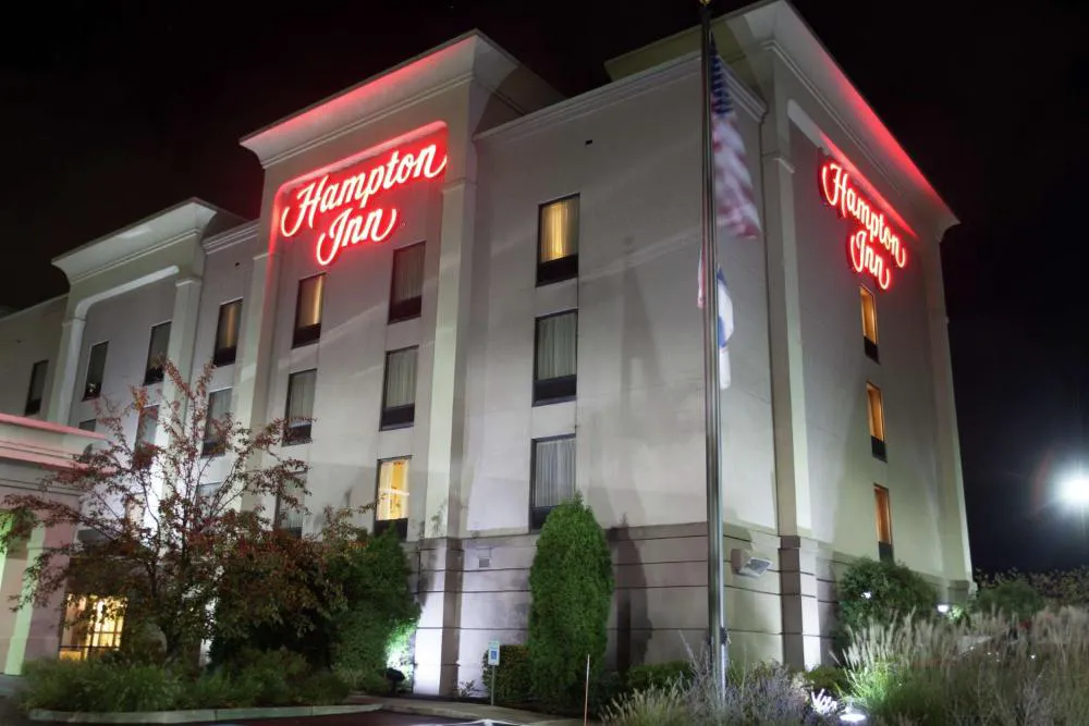 Hampton Inn Oneonta hotel hero