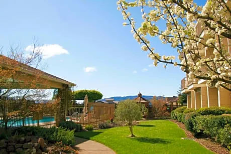 Hampton Inn Ukiah CA hotel hero