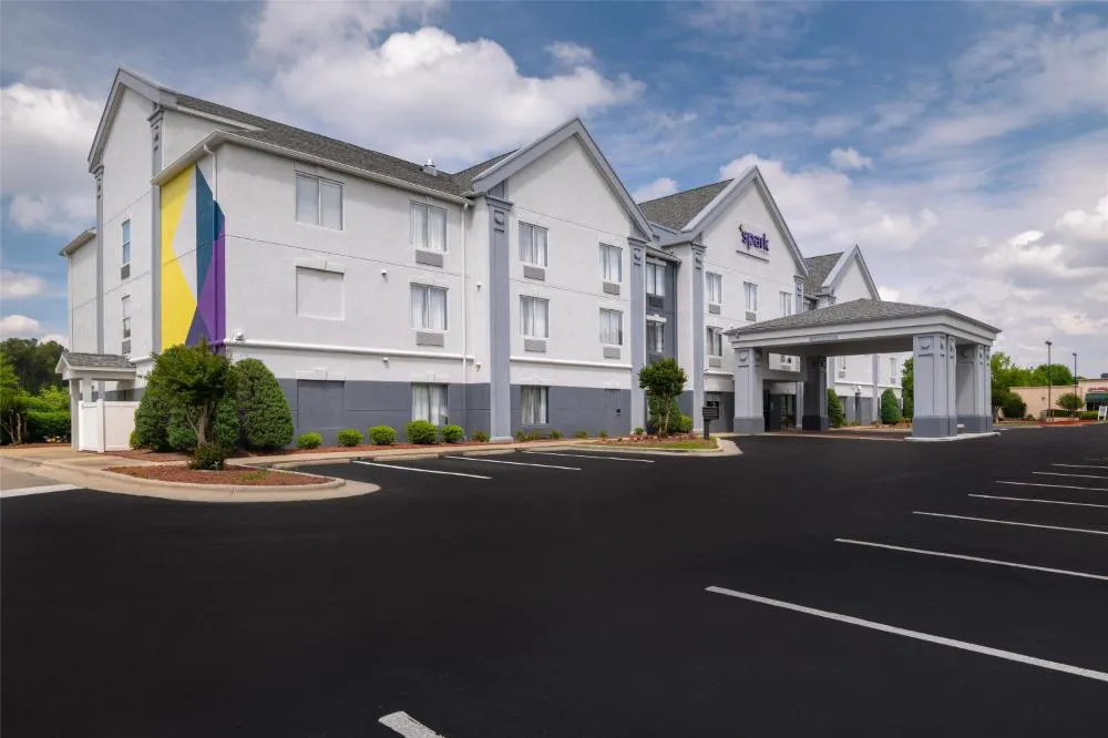 Spark by Hilton Smithfield I-95 hotel hero