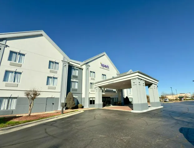 Spark by Hilton Smithfield I-95 hotel detail image 1