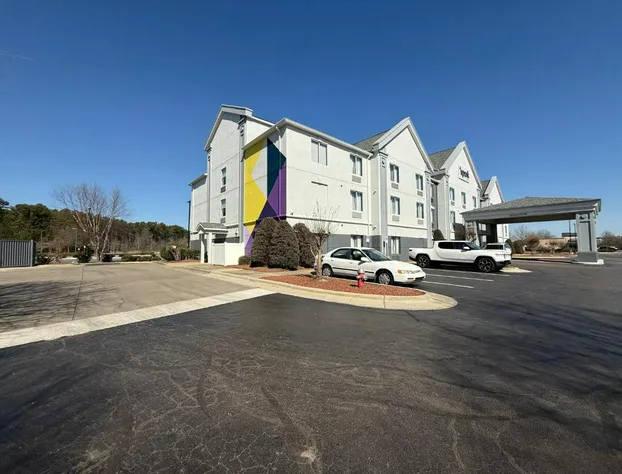 Spark by Hilton Smithfield I-95 hotel detail image 3