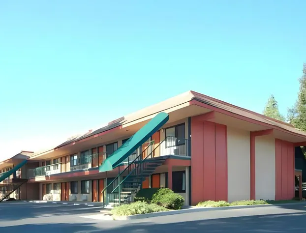Days Inn by Wyndham Gilroy hotel detail image 1