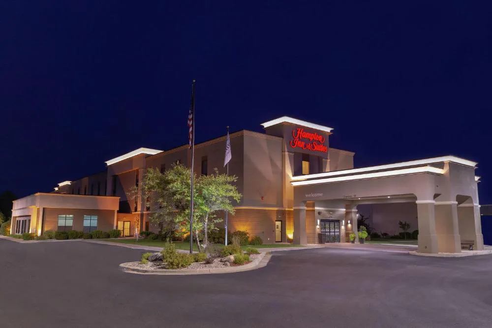 Hampton Inn & Suites Alexandria hotel hero