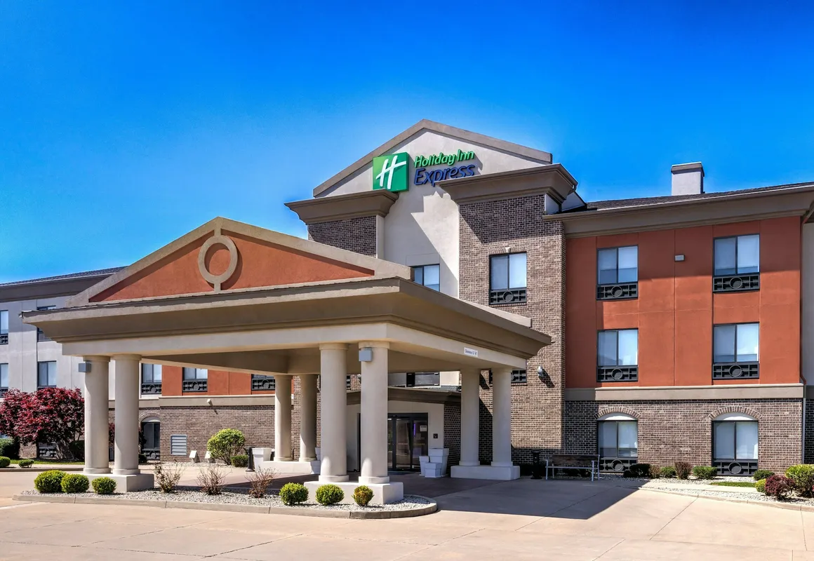 Holiday Inn Express & Suites Shelbyville Indianapolis by IHG hotel hero