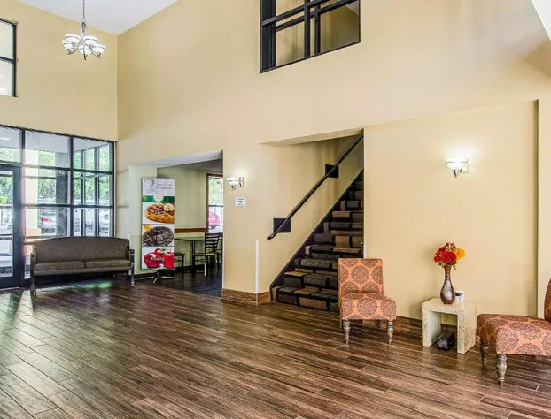 La Casa Inn & Suites - Middleboro hotel detail image 2