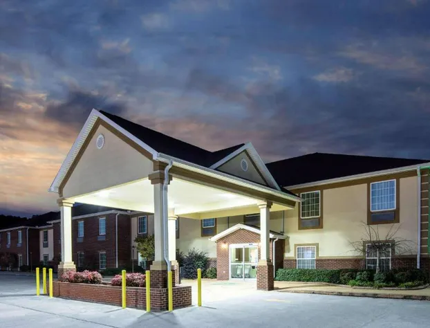 La Quinta Inn by Wyndham Calhoun South I-75 hotel detail image 2