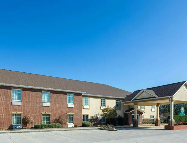 La Quinta Inn by Wyndham Calhoun South I-75 hotel detail image 3