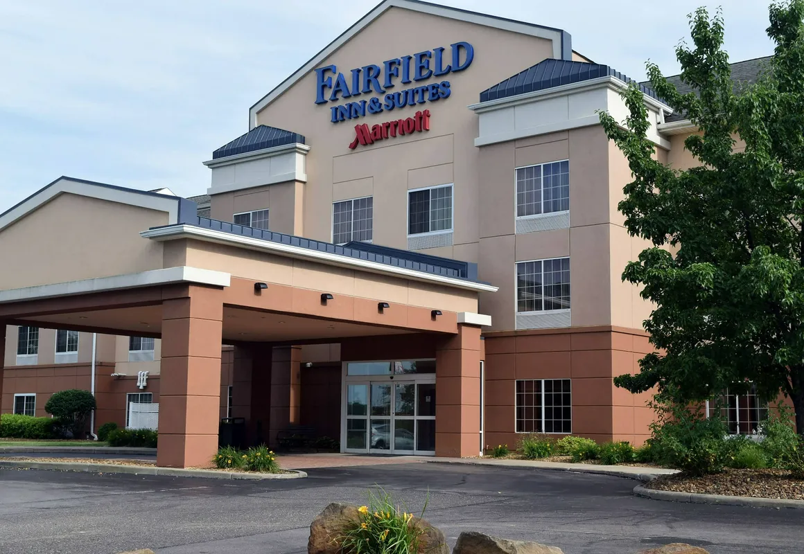 Fairfield Inn and Suites by Marriott Youngstown Austintown hotel hero