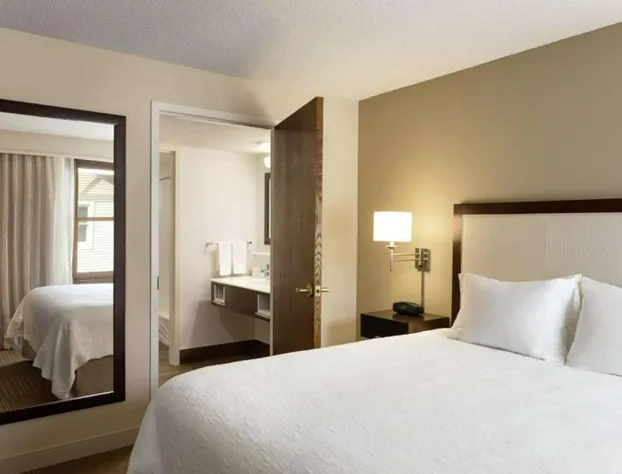 Hampton Inn & Suites Springdale hotel detail image 4