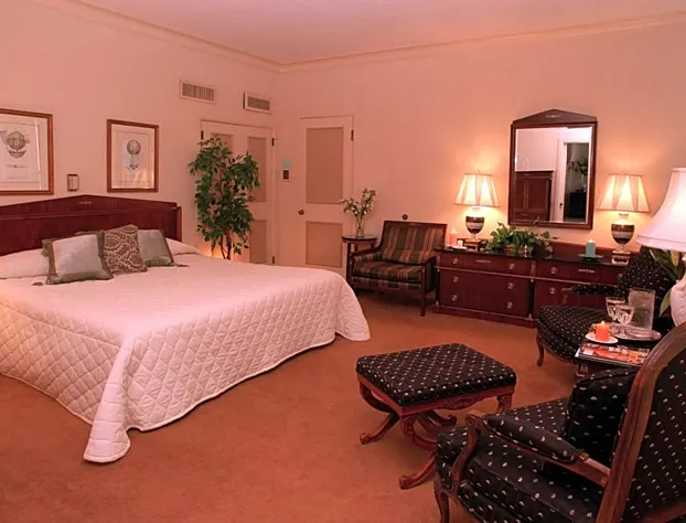 Milwaukee Athletic Club hotel detail image 4