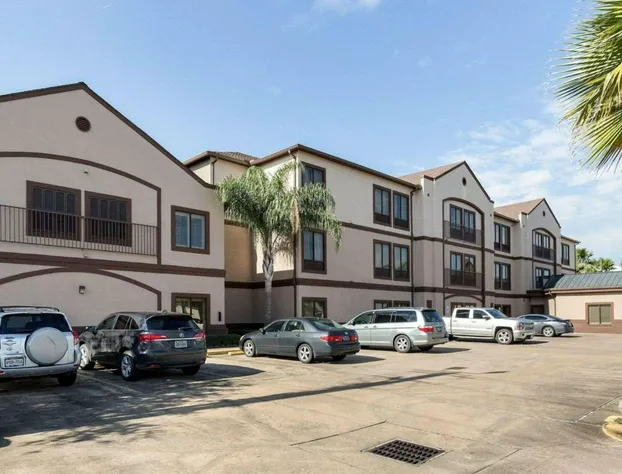 Comfort Suites Lake Jackson Clute hotel detail image 2