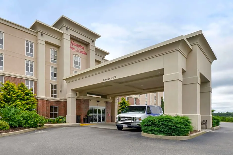 Hampton Inn & Suites Plymouth hotel hero