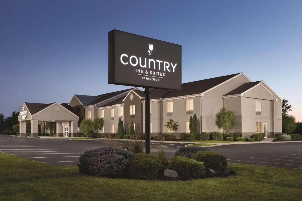 Country Inn & Suites by Radisson, Port Clinton, OH hotel hero