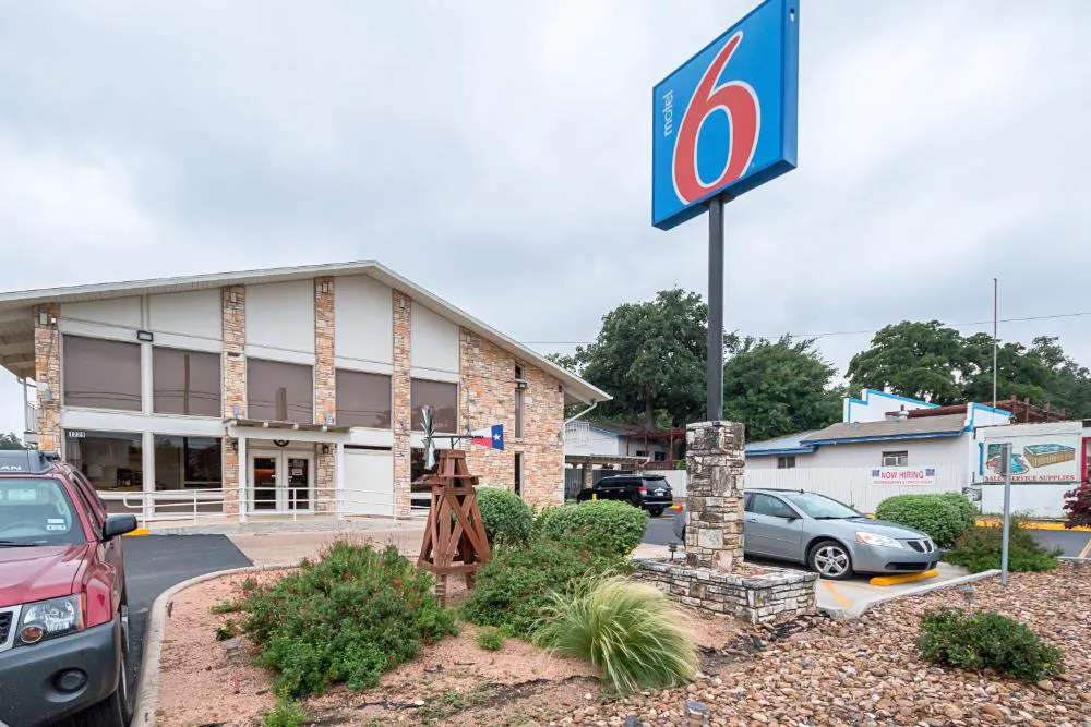 Motel 6 Boerne, TX hotel hero