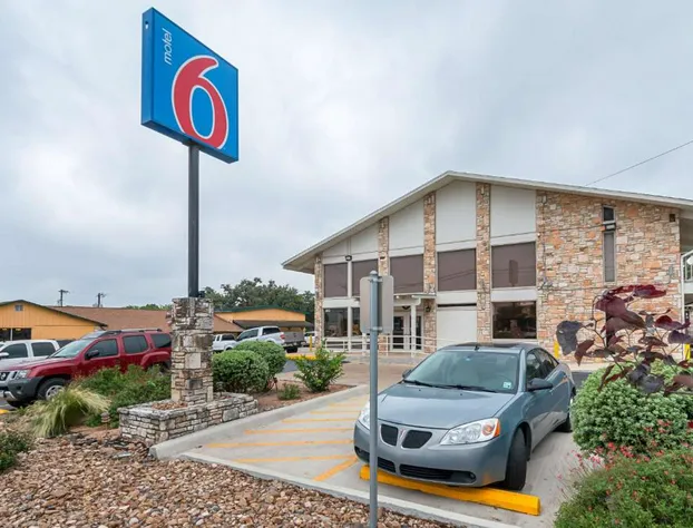 Motel 6 Boerne, TX hotel detail image 1