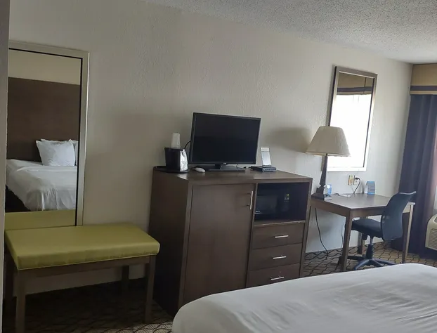 Baymont by Wyndham Auburn hotel detail image 4