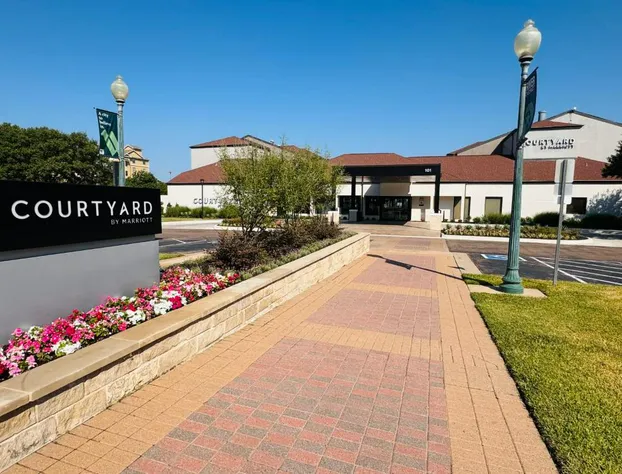 Courtyard by Marriott Waco hotel detail image 1