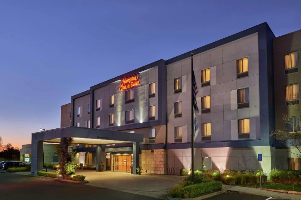 Hampton Inn & Suites Salem, OR hotel hero